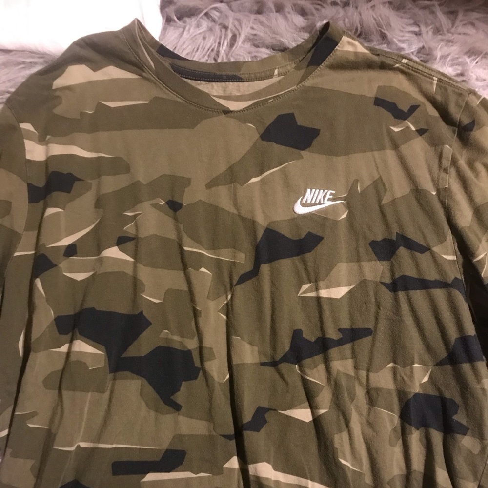 nike camo t-shirt